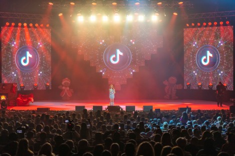 andra-gogan-bucharest-december-2022-3d6e064307