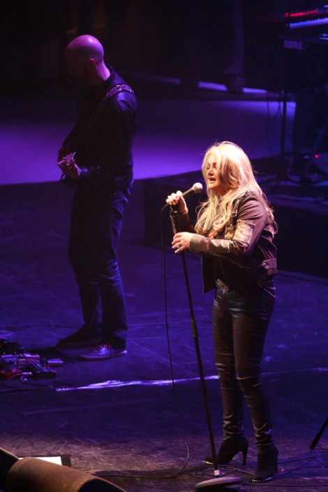 bonnie-tyler-bucharest-december-2012-4a2cfb0968