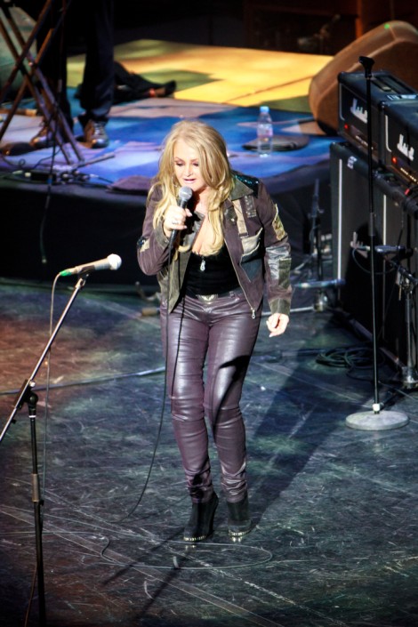 bonnie-tyler-bucharest-december-2012-b3dc094cba