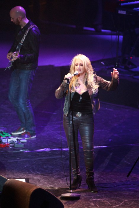bonnie-tyler-bucharest-december-2012-c86f0d35cb