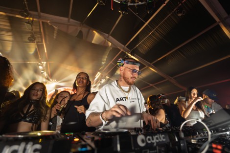 Hugel in Mamaia on may 2025