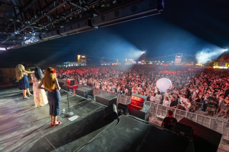Las Ketchup in Mamaia on august 2025