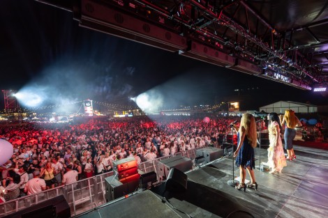 Las Ketchup in Mamaia on august 2025