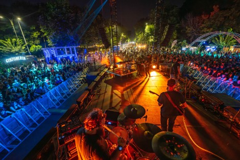 Om La Luna in Bucharest on september 2025