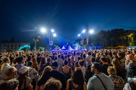Om La Luna in Bucharest on september 2025