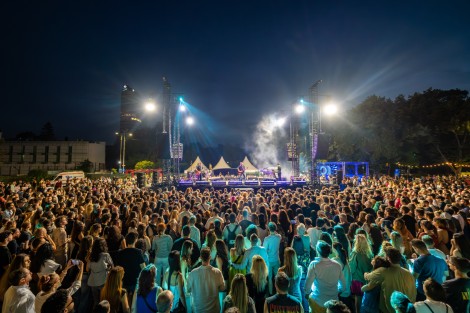 Om La Luna in Bucharest on september 2025