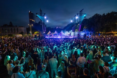 Om La Luna in Bucharest on september 2025
