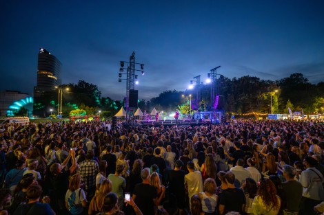Om La Luna in Bucharest on september 2025