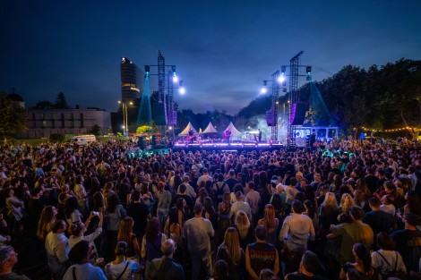 Om La Luna in Bucharest on september 2025