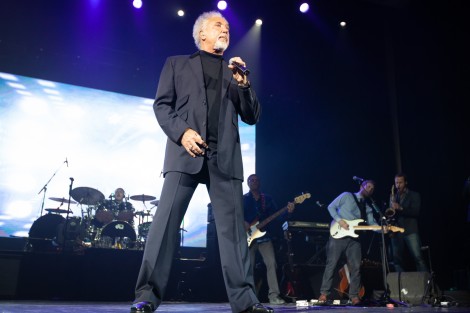 tom-jones-bucharest-november-2013-d75bc0c911