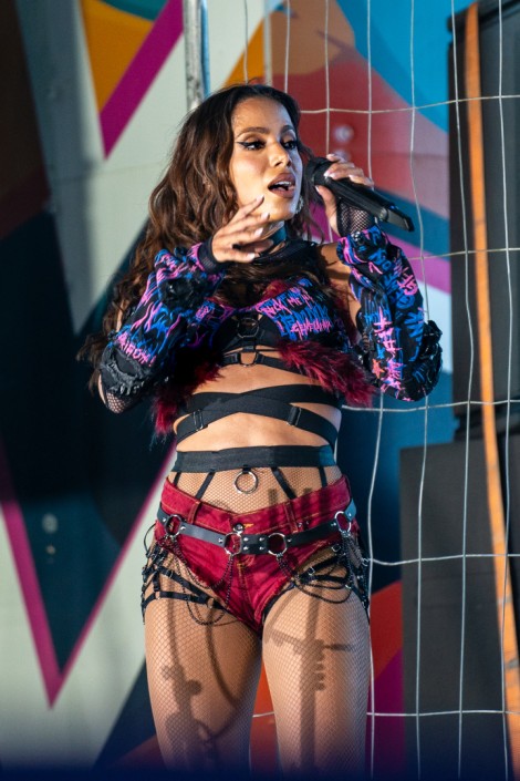 anitta-costinesti-january-2018-1208a7e1ec