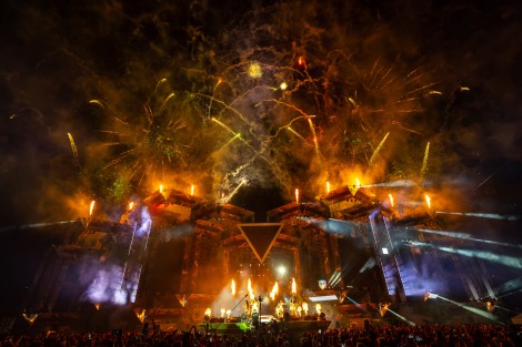 Inna in Costinesti on july 2026