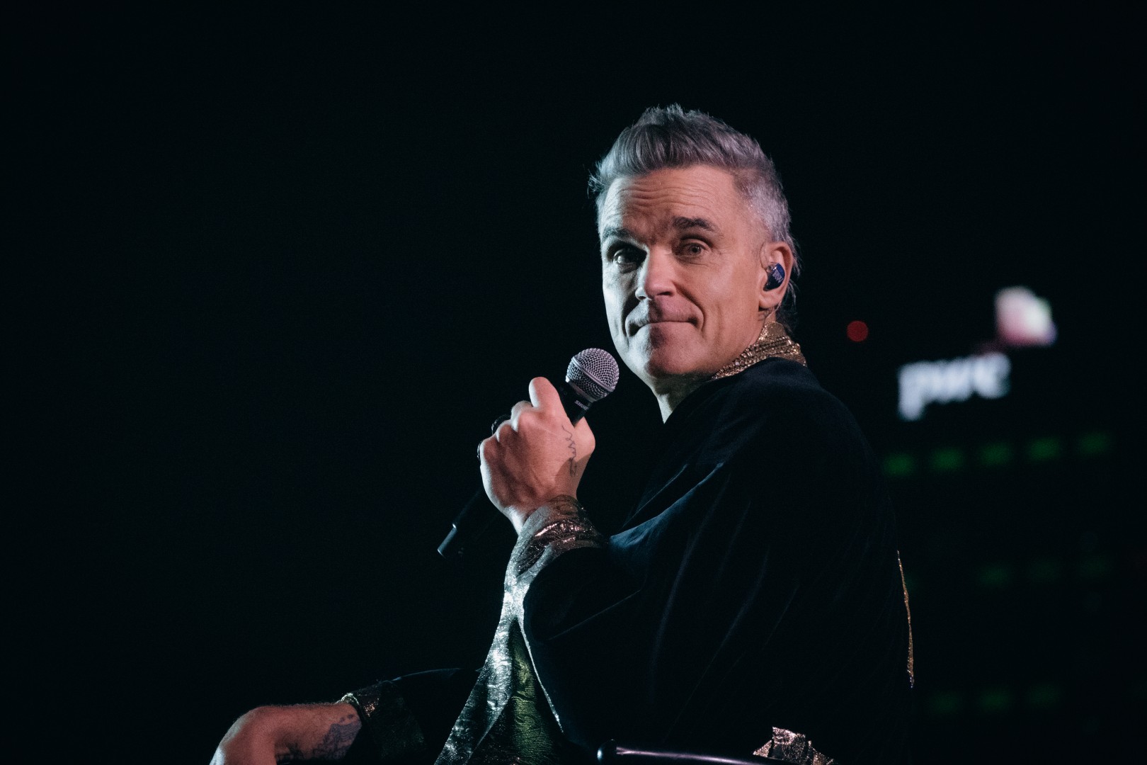 Robbie Williams in Bucharest on August 19, 2023 (f88a9e4306)