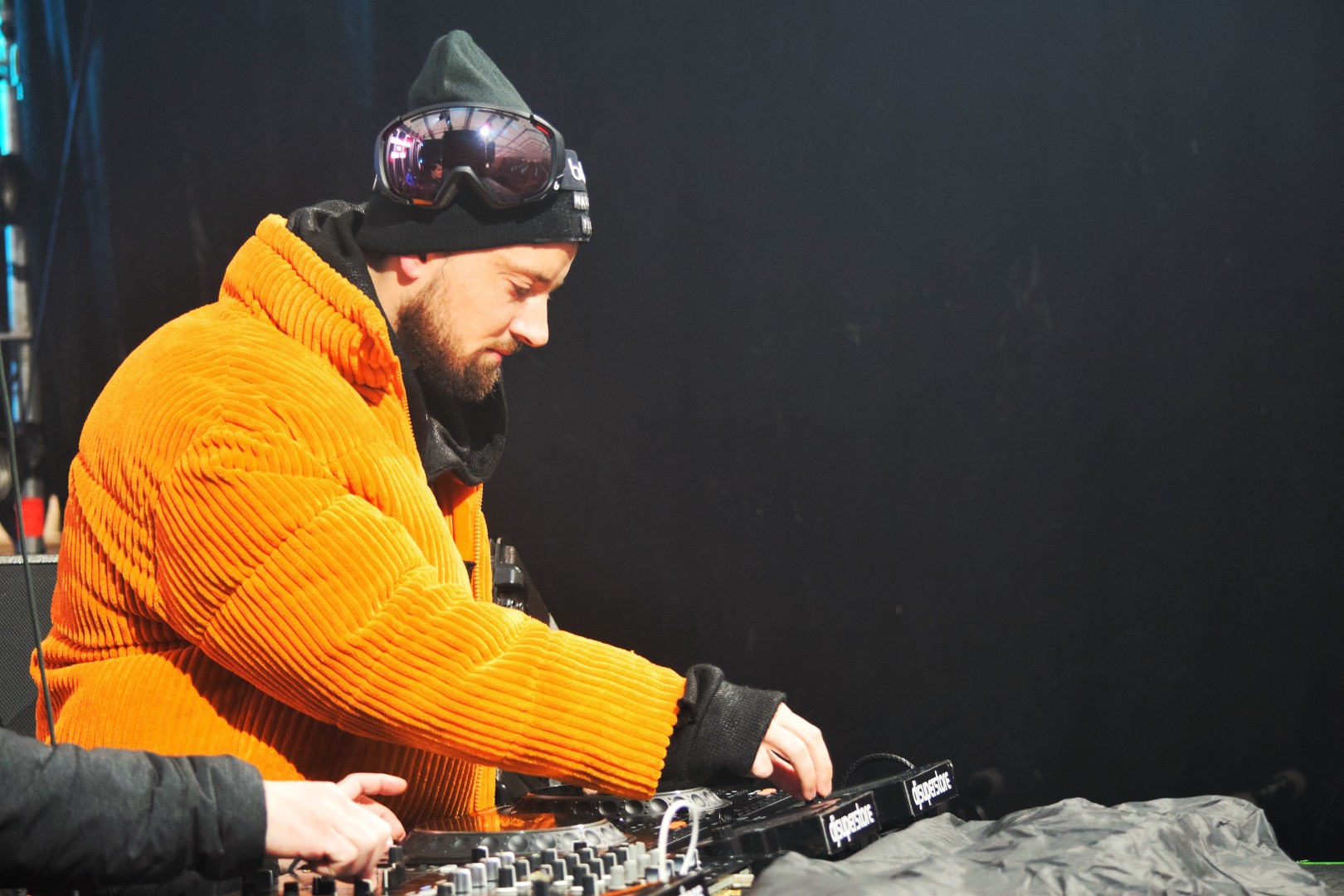 CUCUGRAM B2B DJ MINI at Massif in Poiana Brasov on March 2, 2023 (971cad24e5)