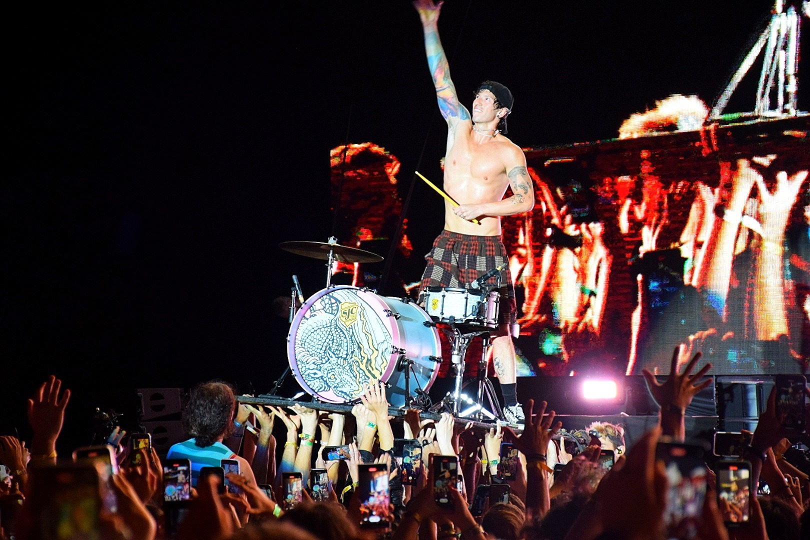 Twenty One Pilots at Banffy Castle in Bontida on July 14, 2022 (d8413cf5f4)