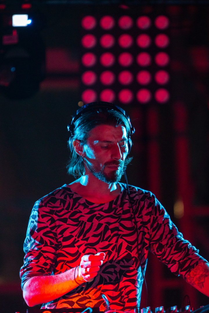 The Rabbit King at World Trade Plaza in Bucharest on December 7, 2018 (debc3f81a4)