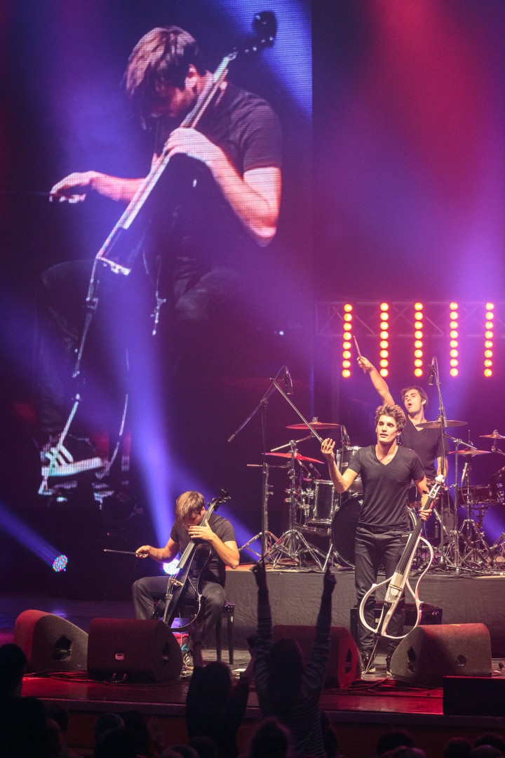 2Cellos at Sala Palatului in Bucharest on December 7, 2014 (73b17f7050)