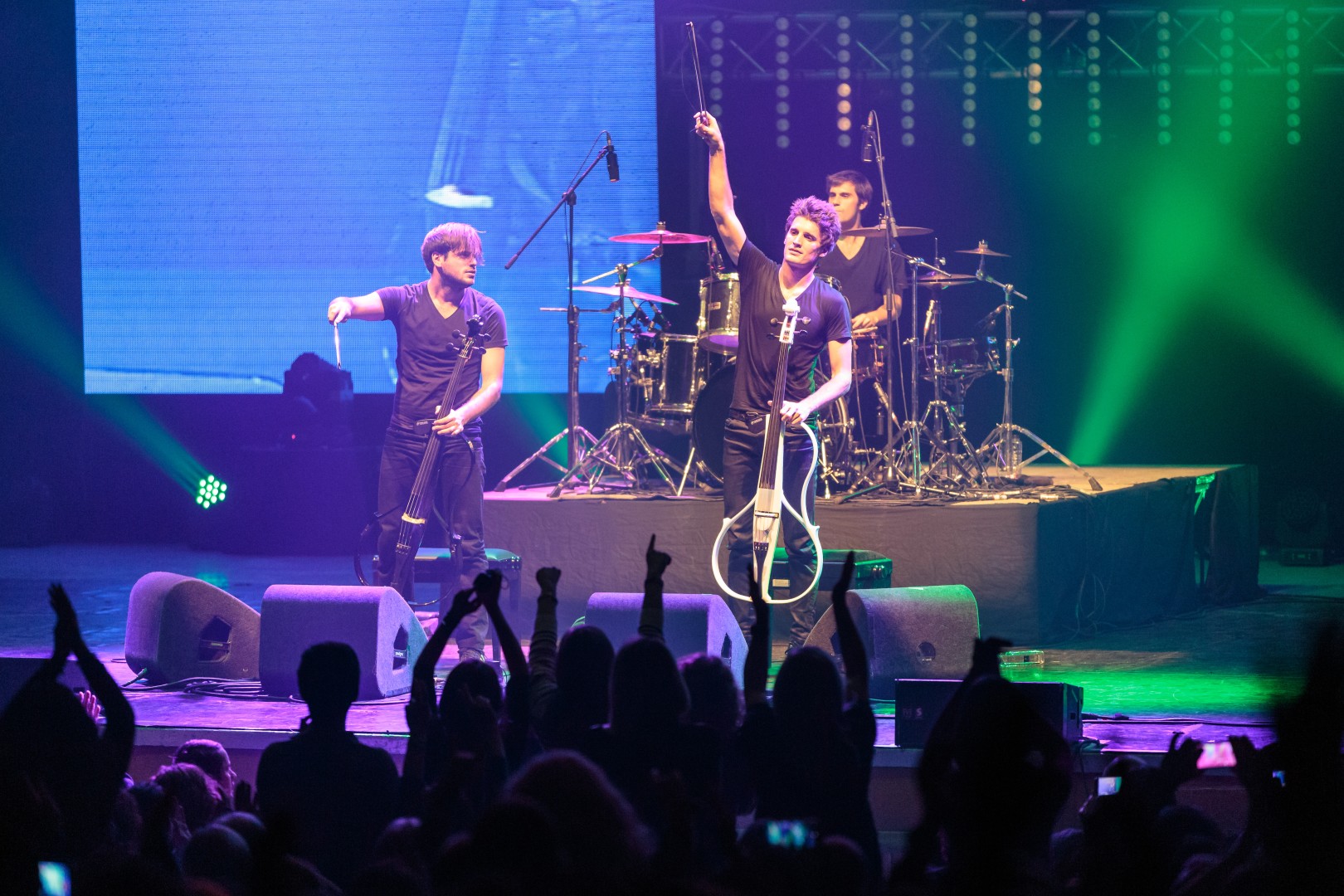 2Cellos at Sala Palatului in Bucharest on December 7, 2014 (86dac96ab1)