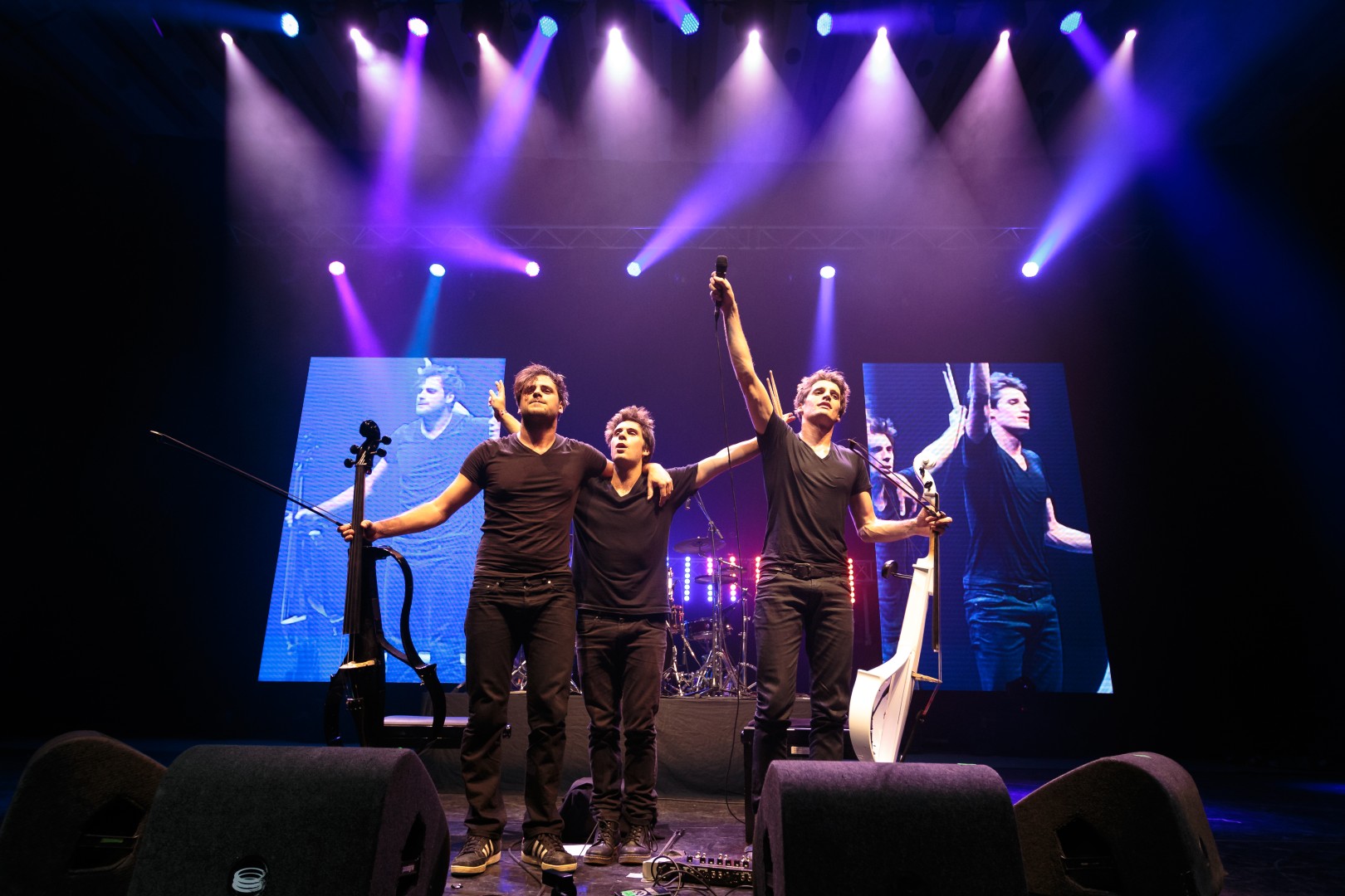 2Cellos at Sala Palatului in Bucharest on December 8, 2014 (ccf362128e)