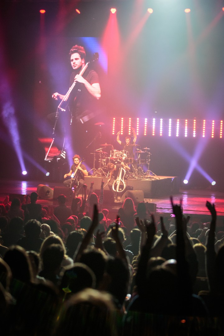 2Cellos at Sala Palatului in Bucharest on December 7, 2014 (d746b22530)