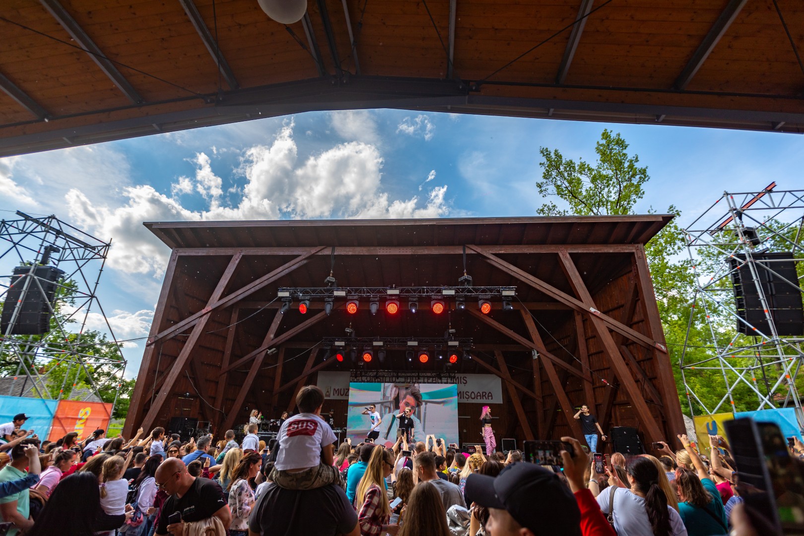 5Gang at Muzeul Satului BănăÈ›ean in Timisoara on May 10, 2019 (97ce6f1a9c)