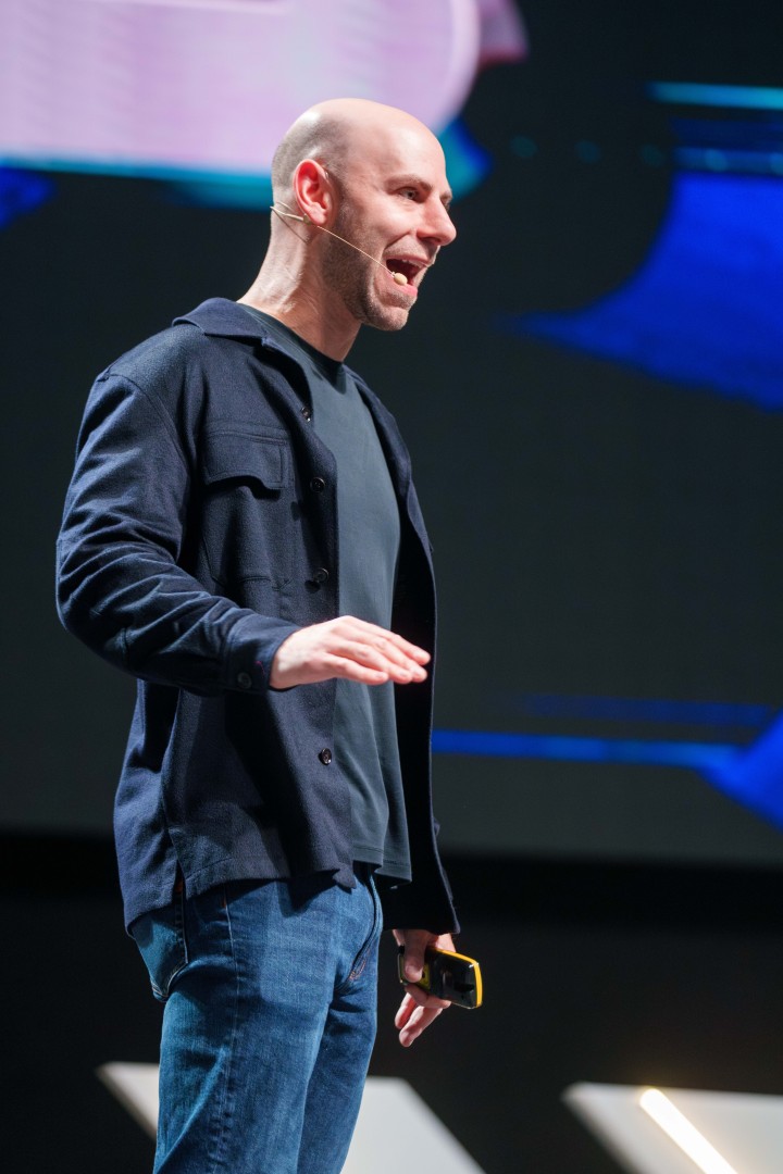 Adam Grant in Bucharest on September 24, 2024 (23dac1fbfc)