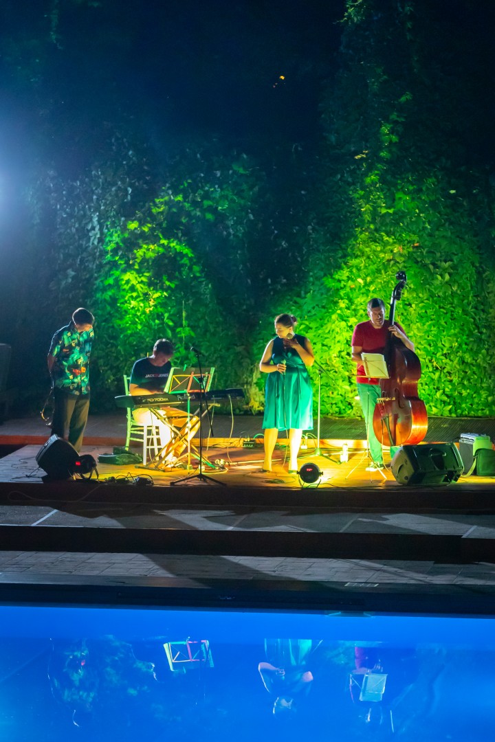 Ana Maria Galea Trio at Grădina Floreasca in Bucharest on August 21, 2018 (11d5bcf156)