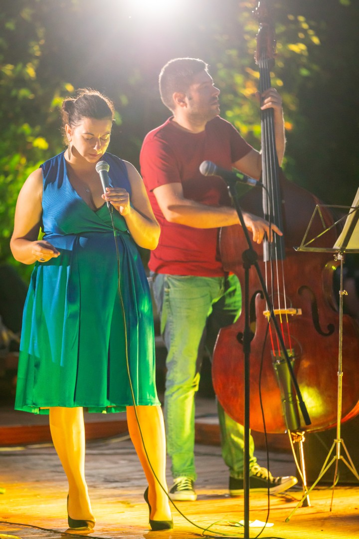 Ana Maria Galea Trio at Grădina Floreasca in Bucharest on August 22, 2018 (723287dc85)