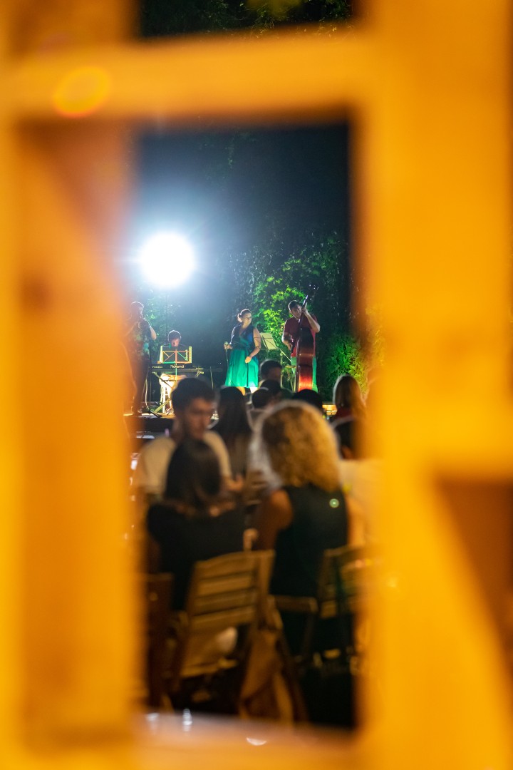 Ana Maria Galea Trio at Grădina Floreasca in Bucharest on August 22, 2018 (e03cc975ca)