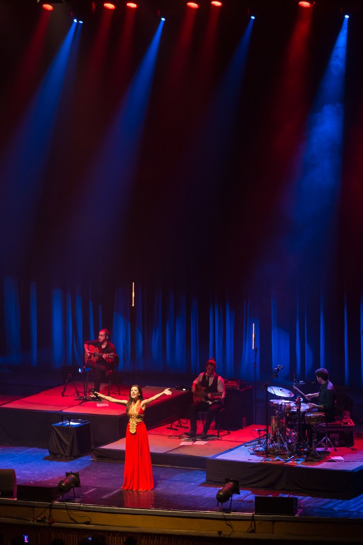 Ana Moura at Sala Palatului in Bucharest on December 27, 2014 (83b6db2792)