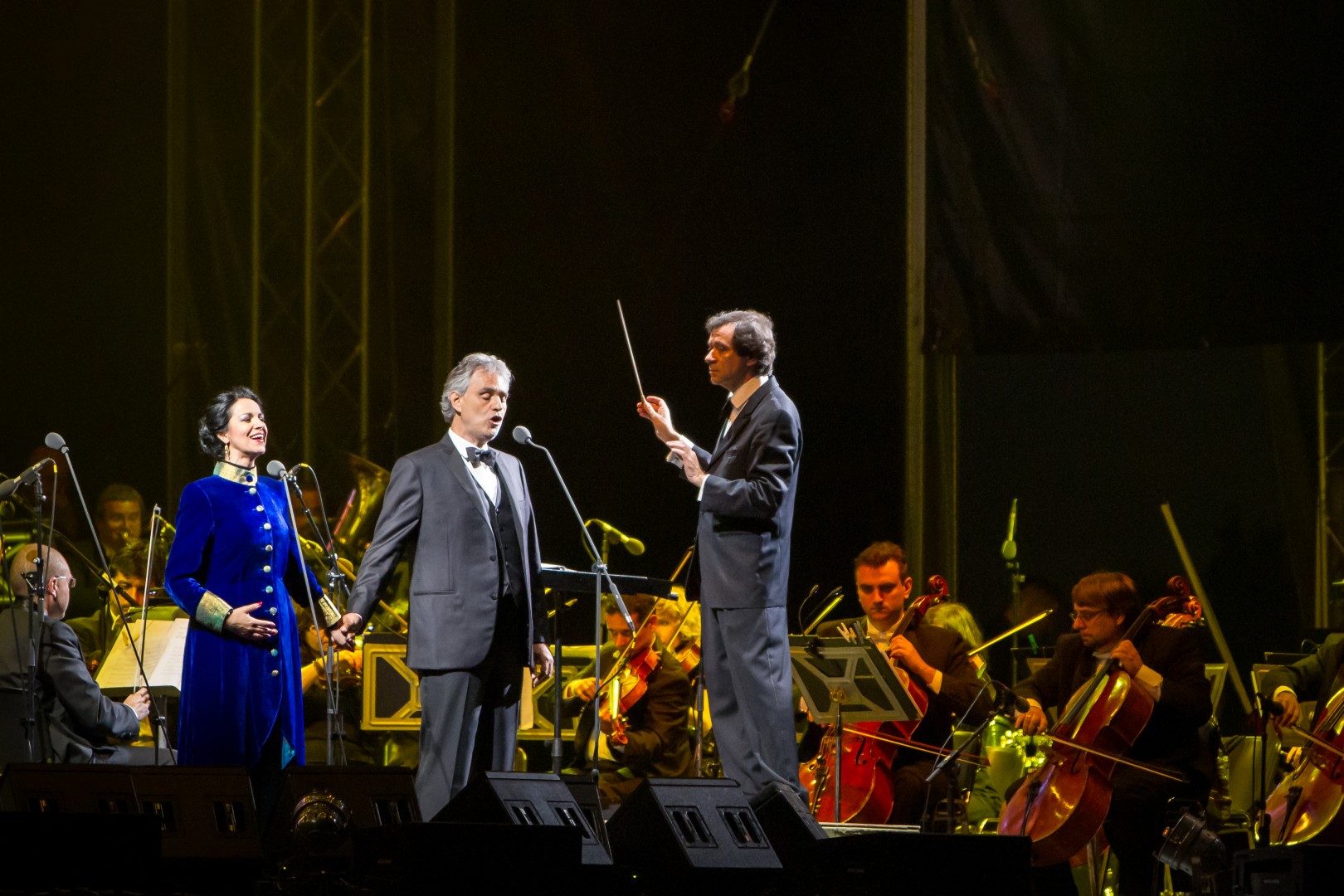 Andrea Bocelli & Angela Gheorghiu at Romexpo in Bucharest on May 25, 2013 (af9eae9772)