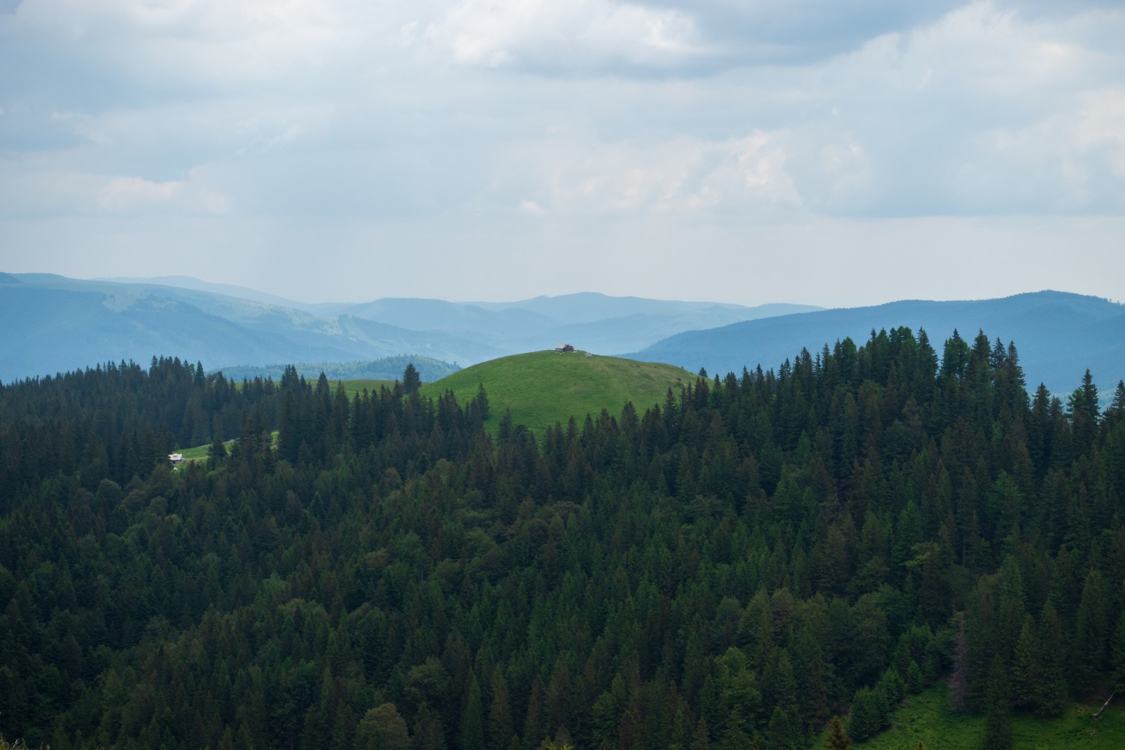 Bucegi Mountains in Dambovita on June 13, 2022 (f1a1934bde)