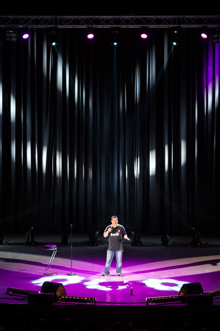 Carlos Mencia at Sala Palatului in Bucharest on September 27, 2014 (5efaf2f26e)