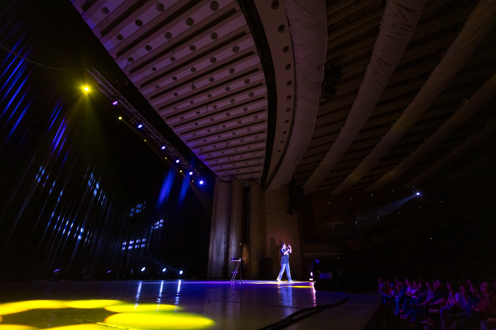 Carlos Mencia at Sala Palatului in Bucharest on September 27, 2014 (7d6c7cbceb)