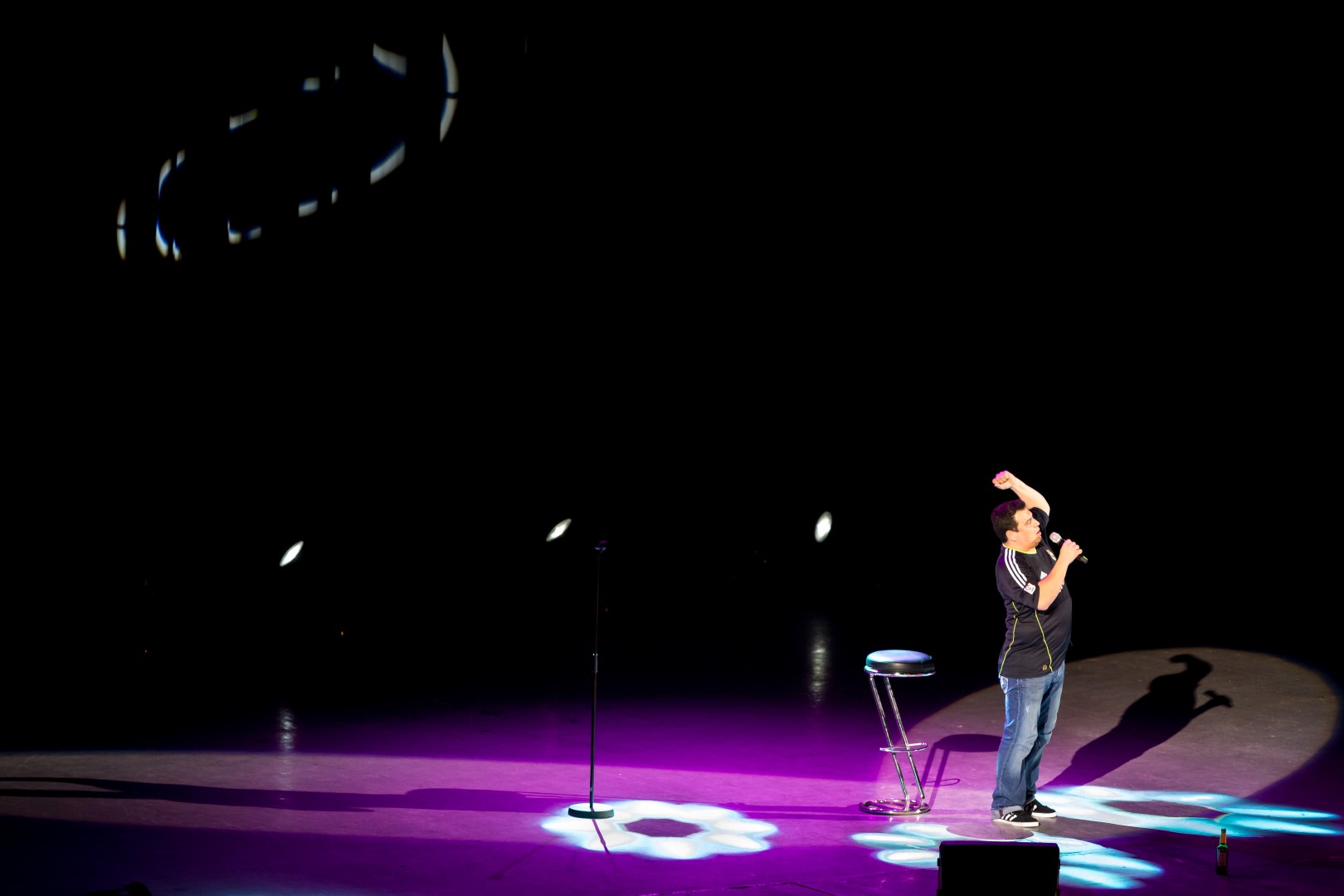 Carlos Mencia at Sala Palatului in Bucharest on September 27, 2014 (7ec9ea4a1e)