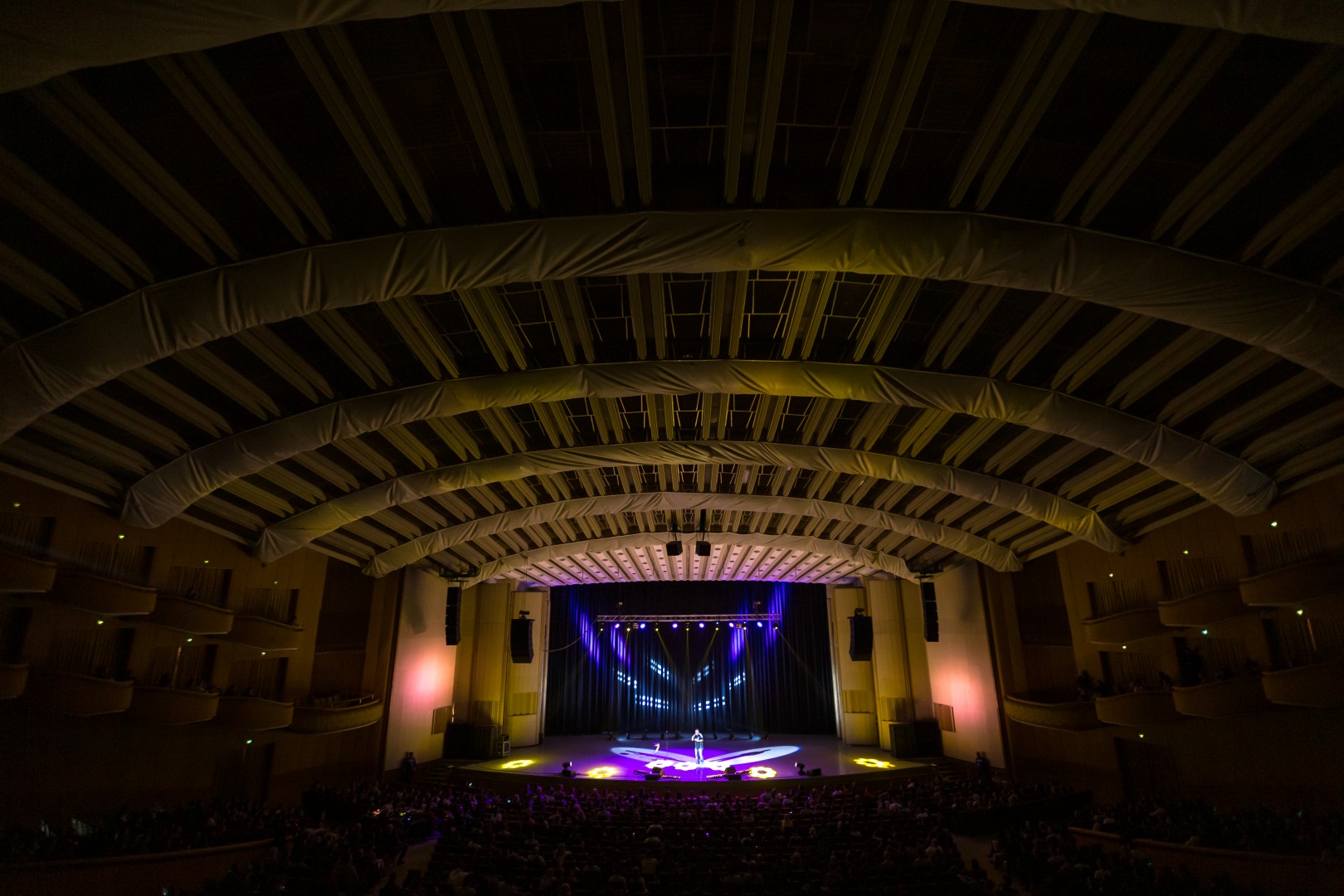 Carlos Mencia at Sala Palatului in Bucharest on September 26, 2014 (c5b93d9f36)