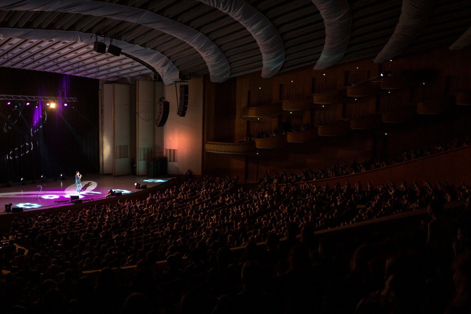 Carlos Mencia at Sala Palatului in Bucharest on September 27, 2014 (cea6652d34)