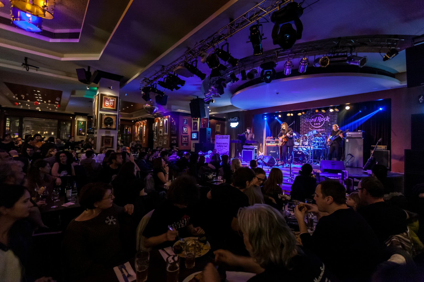 Celelalte Cuvinte at Hard Rock Cafe in Bucharest on December 15, 2013 (dde1825ade)