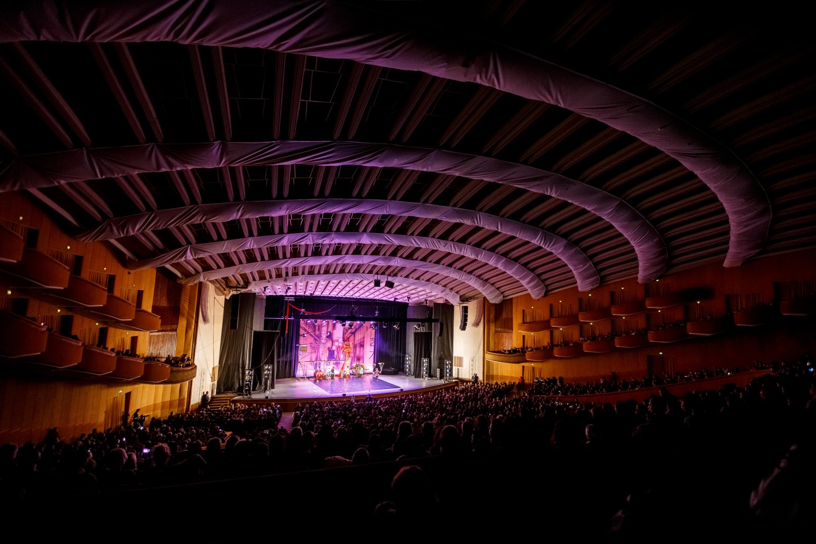 Chinese State Circus at Sala Palatului in Bucharest on March 10, 2016 (7e789c1fd3)