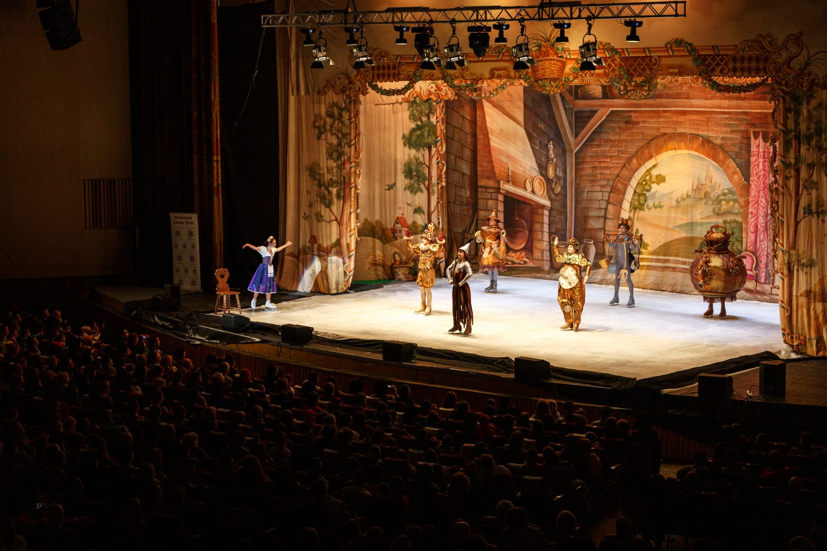 Cinderella On Ice at Sala Palatului in Bucharest on April 5, 2015 (2f1630e24d)