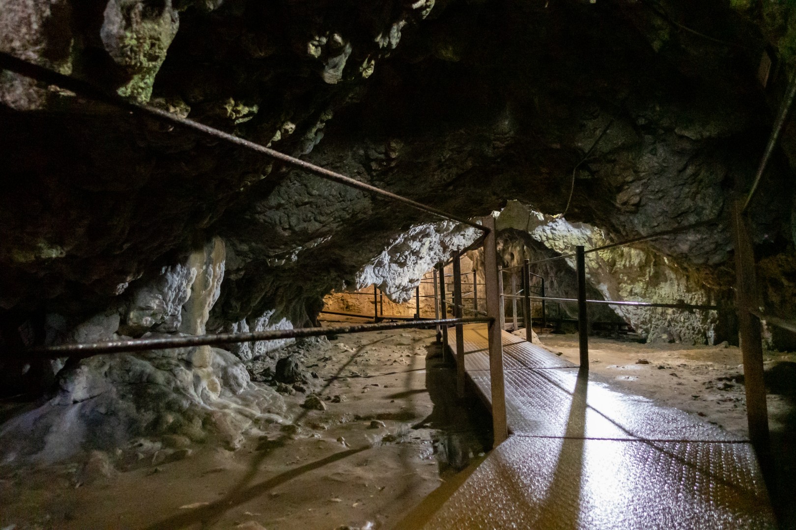 Dâmbovicioara Cave at Piatra Craiului Massif in Dambovicioara on April 17, 2022 (646c627318)