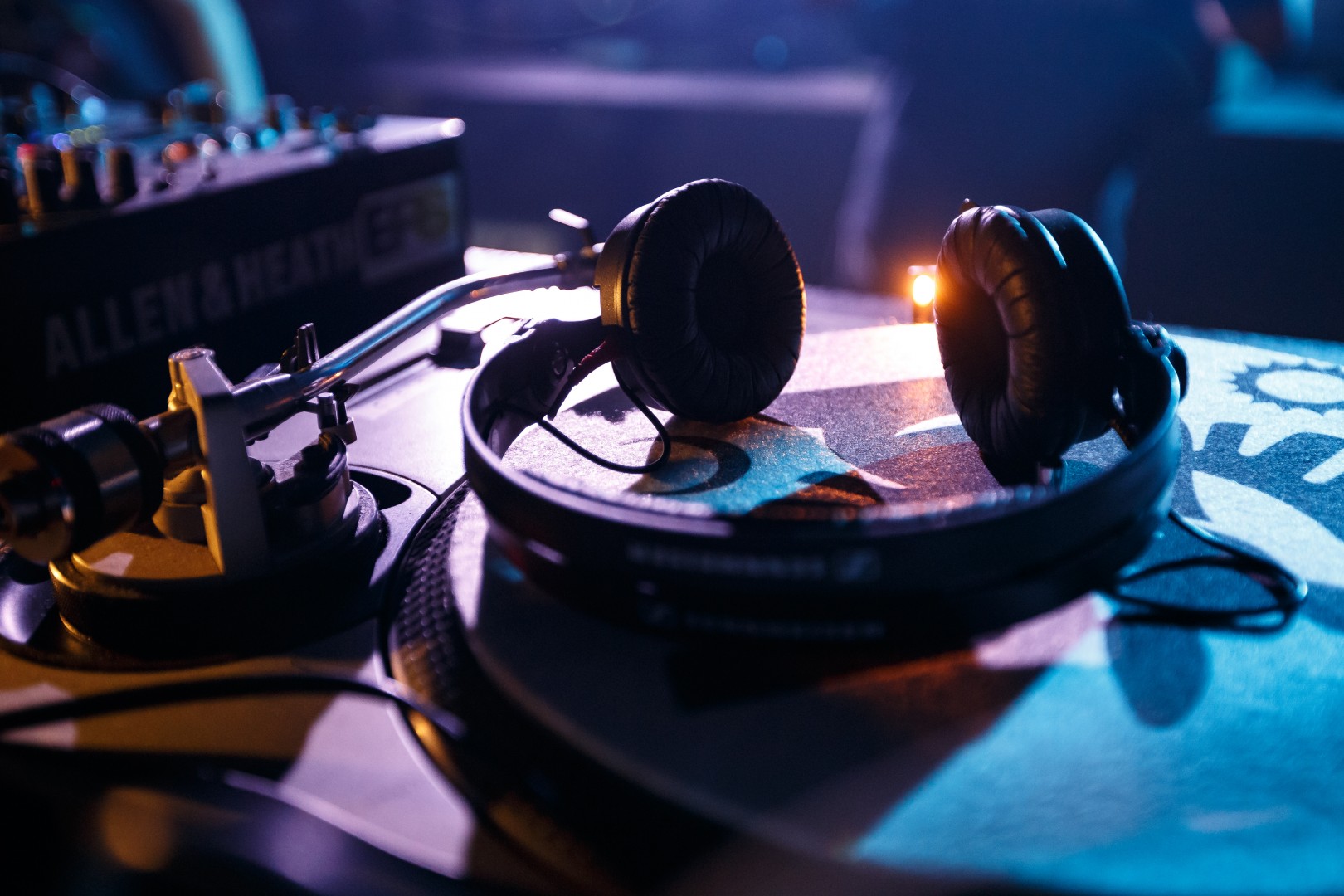 DJ Headphones at Club Guesthouse in Bucharest on February 21, 2016 (517ce3c2a4)