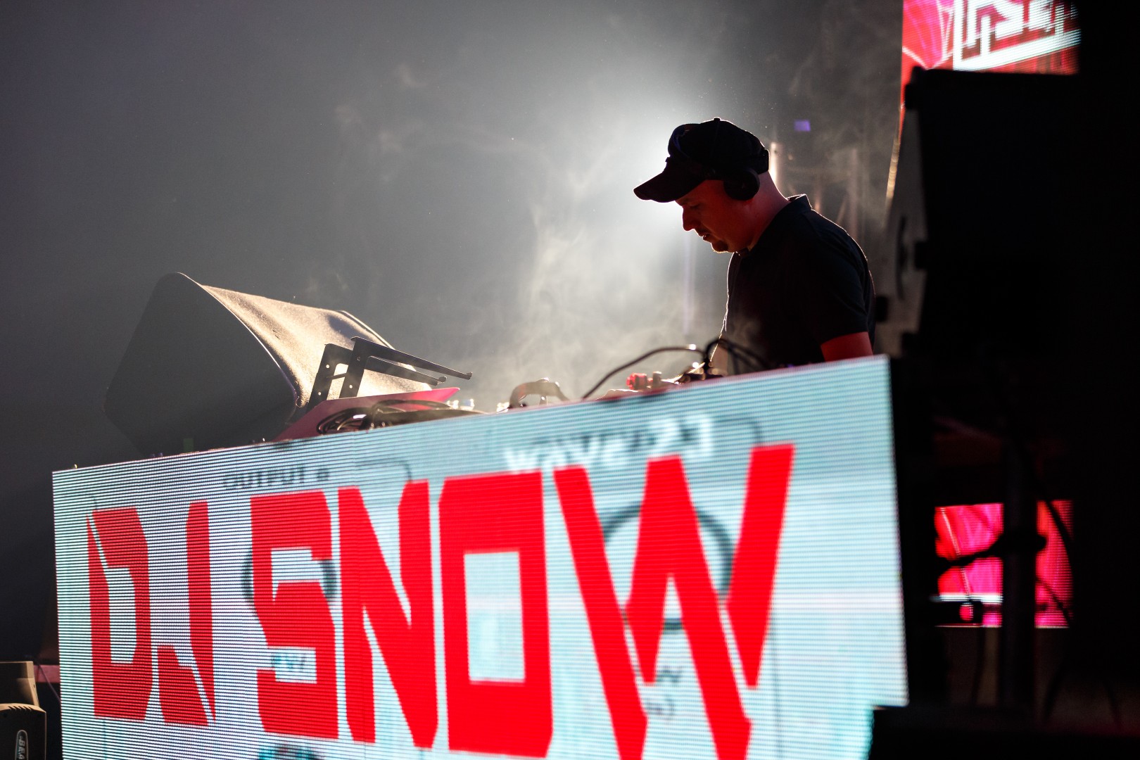 DJ Snow at Colectiv in Bucharest on April 25, 2015 (734477faf2)