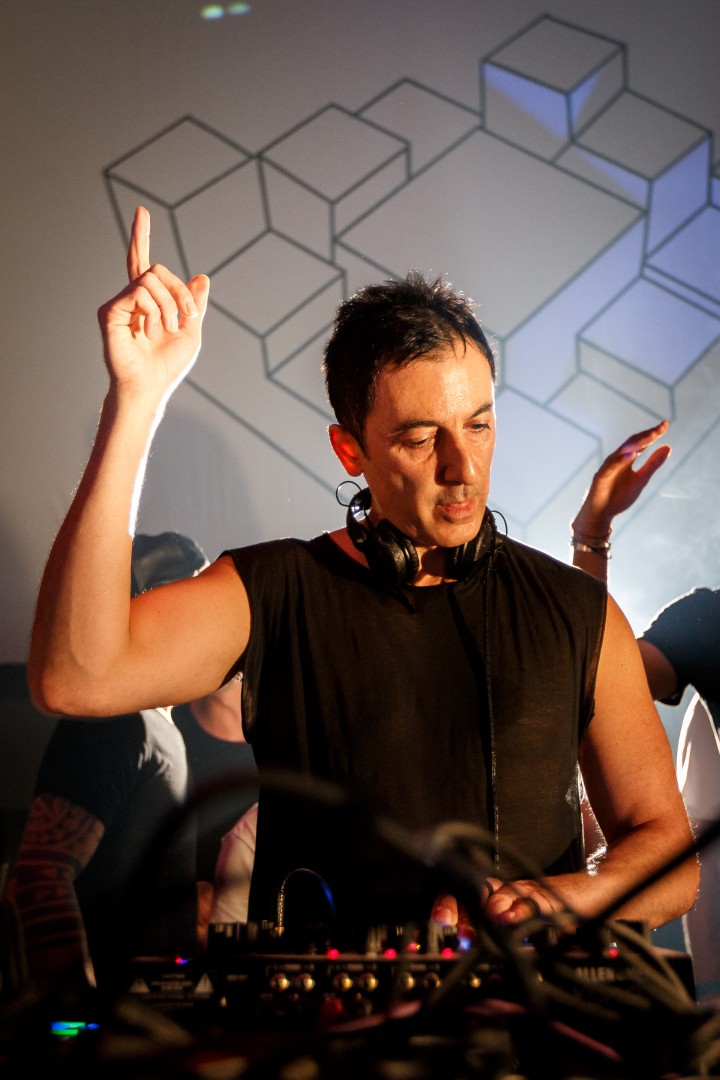 Dubfire at Kristal Club in Bucharest on October 4, 2015 (5695e03ed2)