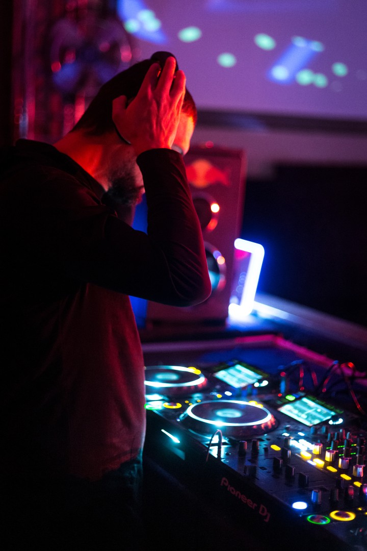 DuÈ›u at Kristal Club in Bucharest on January 14, 2017 (b9de36c1d5)