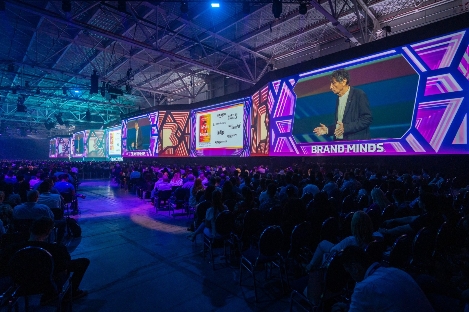 Gabor MatÃ© at Romexpo in Bucharest on June 17, 2022 (1895ec976d)