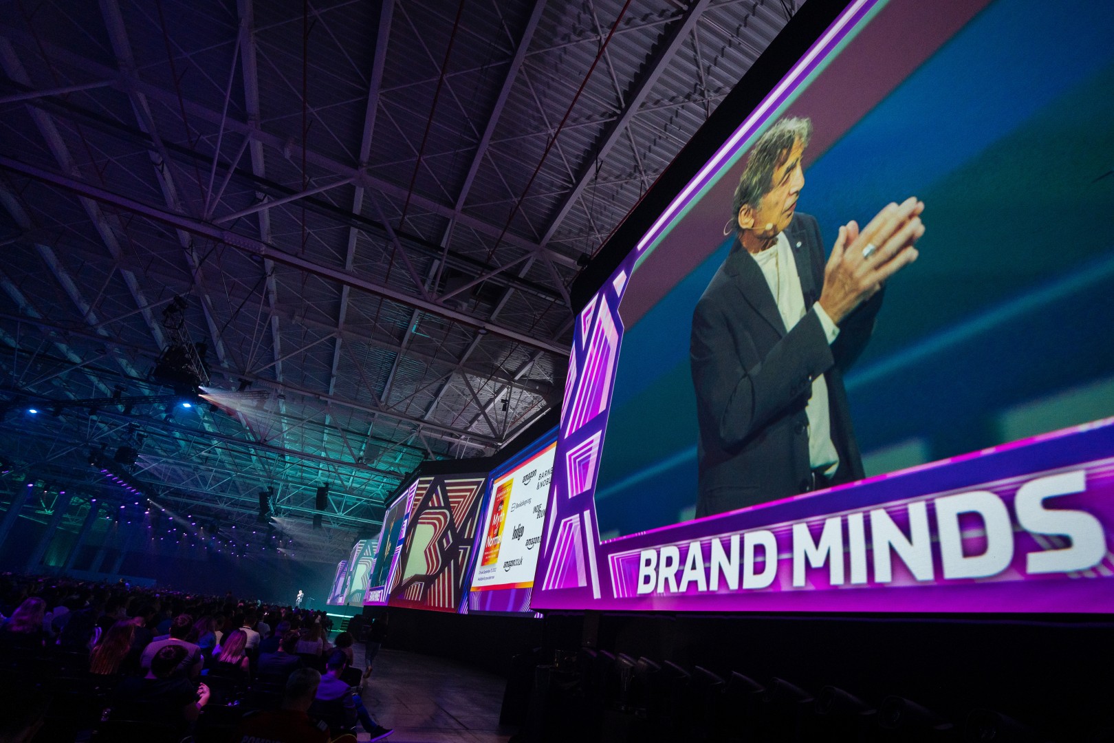 Gabor MatÃ© at Romexpo in Bucharest on June 17, 2022 (f1360af398)