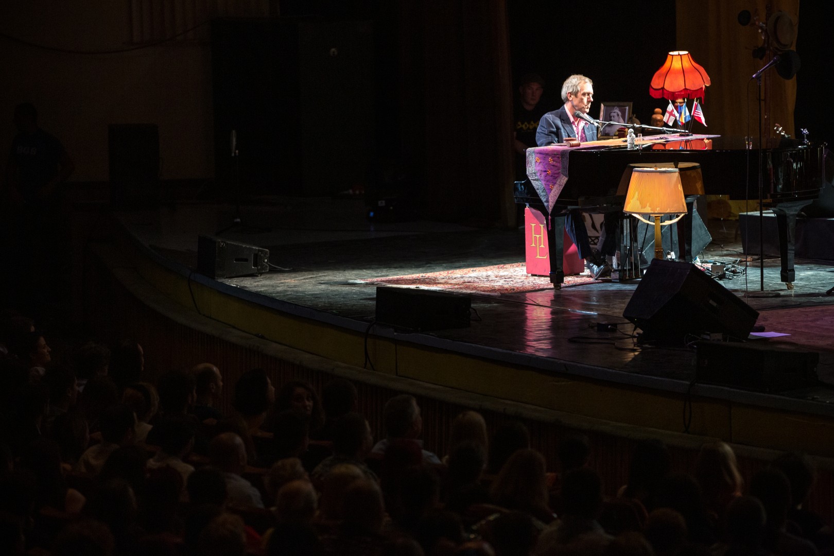 Hugh Laurie at Sala Palatului in Bucharest on July 12, 2014 (e162912625)