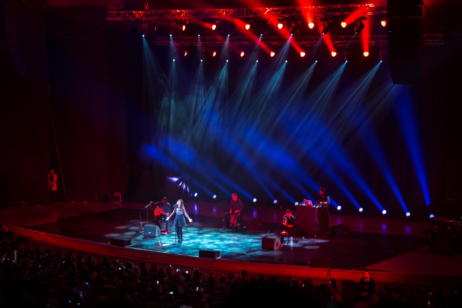 Indila at Sala Palatului in Bucharest on December 7, 2014 (bfdd5ee0c7)