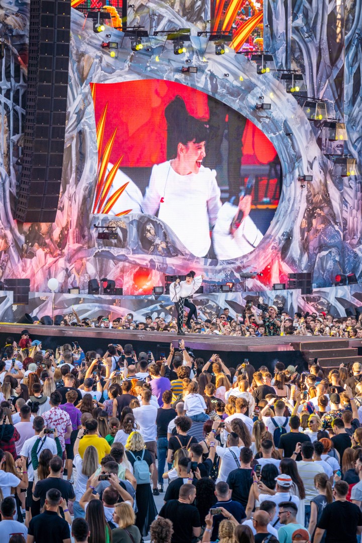 Irina Rimes at Cluj Arena in Cluj-Napoca on August 4, 2022 (ae0dac1dec)
